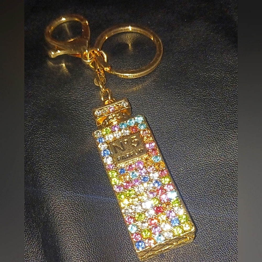 Perfume Keychain - Picture 6 of 6